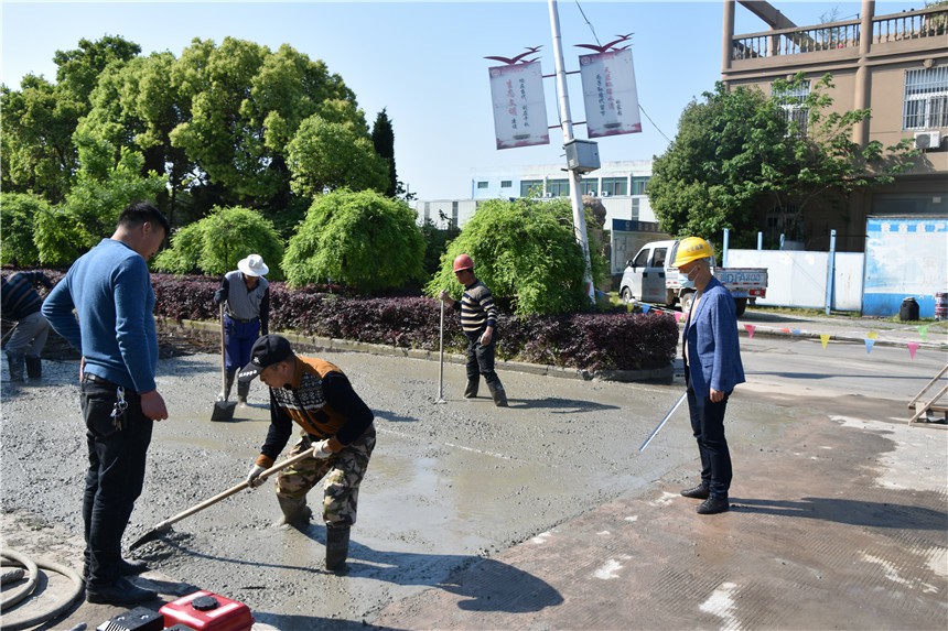 疫情期间捐资修建工业园道路2